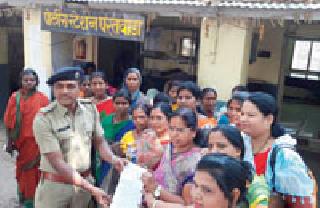 Women's Elgar Against Illegal Sales | अवैध दारू विक्रीविरुद्ध महिलांचा एल्गार Women's Elgar Against Illegal Sales | अवैध दारू विक्रीविरुद्ध महिलांचा एल्गार