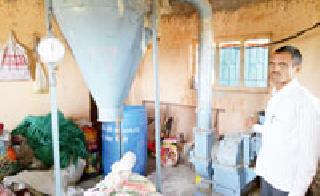 The turmeric processing industry raised by the farming group | शेतकरी गटाने उभा केला हळद प्रक्रिया उद्योग The turmeric processing industry raised by the farming group | शेतकरी गटाने उभा केला हळद प्रक्रिया उद्योग