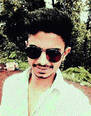 Furious Ayesha crushed a two-wheeler | भरधाव आयशरने दुचाकीस्वारास चिरडले