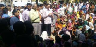 10km long march of angry woman | संतप्त महिलांचा १० किमी लाँगमार्च