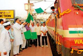 Gondiya welcome to Antyodaya Express | अंत्योदय एक्स्प्र्रेसचे गोंदियात स्वागत