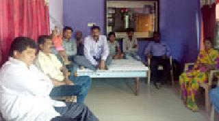 The consolation done by MLAs of Shahid Jawan's family | शहीद जवानाच्या कुटुंबाचे आमदारांनी केले सांत्वन The consolation done by MLAs of Shahid Jawan's family | शहीद जवानाच्या कुटुंबाचे आमदारांनी केले सांत्वन