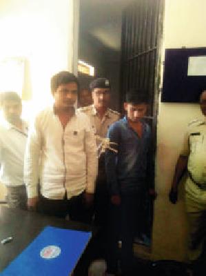 Cobra caught the smuggling of poison | कोब्राच्या विषाची तस्करी पकडली