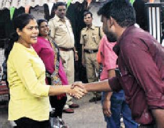 The brave action of police in Gangajamun | गंगाजमुनात पोलिसांची धाडसी कारवाई