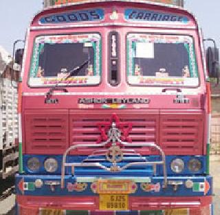 The masonry crushed under truck and killed the woman | मोझरीत ट्रकखाली चिरडून युवती ठार The masonry crushed under truck and killed the woman | मोझरीत ट्रकखाली चिरडून युवती ठार