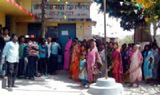 When the Sarpanch blocks the village panchayat ... | सरपंचच ग्रामपंचायतला कुलूप ठोकतो तेव्हा...