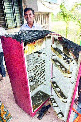 Equipment burns by burning electric pressure | विजेचा दाब वाढून उपकरणे जळाली