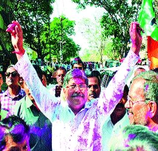 BJP's flag on the fort of Congress! | काँग्रेसच्या गडावर भाजपाचा झेंडा! BJP's flag on the fort of Congress! | काँग्रेसच्या गडावर भाजपाचा झेंडा!