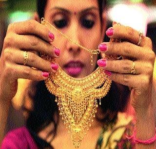 300 rupees for gold | 300 रुपयांनी सोने तेजाळले 300 rupees for gold | 300 रुपयांनी सोने तेजाळले