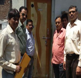 Sealed bogus doctor's hospital room | भुसावळात बोगस डॉक्टरचा दवाखाना सील Sealed bogus doctor's hospital room | भुसावळात बोगस डॉक्टरचा दवाखाना सील