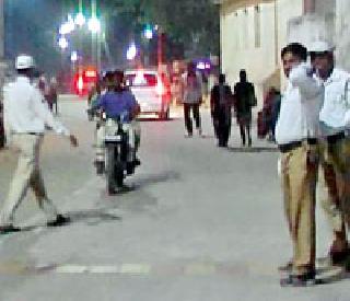 40 bikers have stunts | ४० दुचाकीस्वारांना स्टंटबाजी भोवली 40 bikers have stunts | ४० दुचाकीस्वारांना स्टंटबाजी भोवली