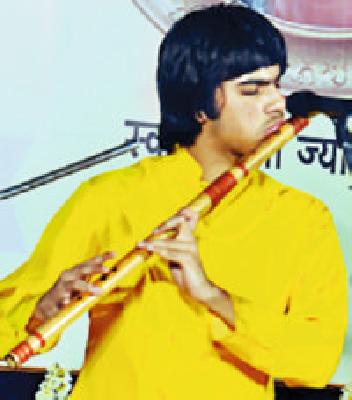 Mother Saradela Saad and her paternal grandfather! | माँ शारदेला साद अन् बासरीलाही दाद!