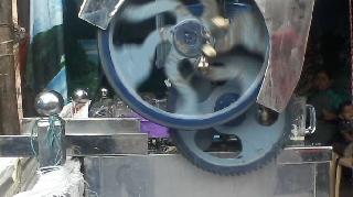 Raswanti's house burst due to sunshine | ऊन्हामुळे रसवंती गृह फुलली Raswanti's house burst due to sunshine | ऊन्हामुळे रसवंती गृह फुलली