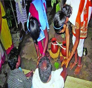 Unique Tradition: Every girl's marriage with planting here | अनोखी परंपरा: येथे रोपट्याशी होतो प्रत्येक मुलीचा विवाह Unique Tradition: Every girl's marriage with planting here | अनोखी परंपरा: येथे रोपट्याशी होतो प्रत्येक मुलीचा विवाह