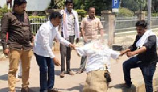 The symbolic statue of the Chief Minister was burnt | मुख्यमंत्र्यांचा प्रतिकात्मक पुतळा जाळला