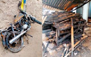 The house burned due to a short circuit | शॉर्ट सर्किटमुळे घर जळाले The house burned due to a short circuit | शॉर्ट सर्किटमुळे घर जळाले