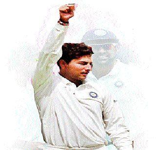 Kuldeep leads India's lead | कुलदीपमुळे भारताची पकड कायम