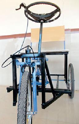 Handicap steering cycle made by Ryson's students | रायसोनीच्या विद्यार्थ्यांनी बनविली हॅन्डीकॅप स्टेअरिंग सायकल