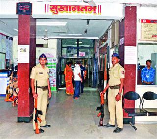 Police service security guard | वैद्यकीय सेवेला पोलिसांचे सुरक्षाकवच