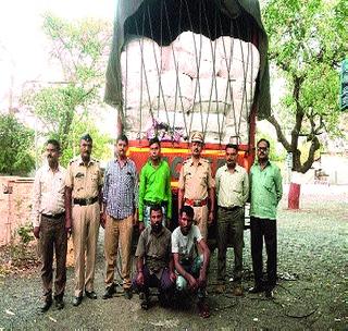 31 lakhs gutkha seized | ३१ लाखांचा गुटखा जप्त 31 lakhs gutkha seized | ३१ लाखांचा गुटखा जप्त