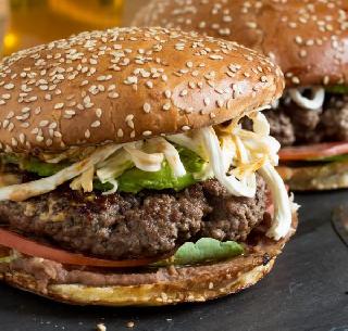 Burgers, sandwiches are considered in the temple as Prasad | प्रसाद म्हणून मंदिरात वाटले जाते बर्गर, सँडविच Burgers, sandwiches are considered in the temple as Prasad | प्रसाद म्हणून मंदिरात वाटले जाते बर्गर, सँडविच