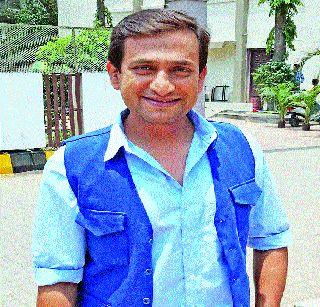 Prasad started working on the oak | प्रसाद ओक लागला कामाला