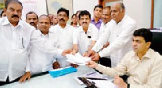 Blame the farmers for seven years | शेतकऱ्यांना सातबारा कोरा करा Blame the farmers for seven years | शेतकऱ्यांना सातबारा कोरा करा