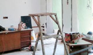 Renewal of the bid for Zilla Parishad chairman's room | जिल्हा परिषद अध्यक्षांच्या कक्षाचे विनानिविदा नूतनीकरण Renewal of the bid for Zilla Parishad chairman's room | जिल्हा परिषद अध्यक्षांच्या कक्षाचे विनानिविदा नूतनीकरण