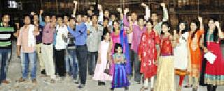 Young Artists' ultimatum to dramatics | नाटकी प्रशासनाला युवा कलावंतांचा अल्टीमेटम Young Artists' ultimatum to dramatics | नाटकी प्रशासनाला युवा कलावंतांचा अल्टीमेटम
