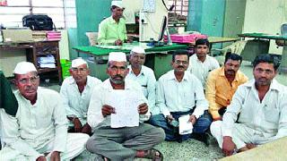 The movement of farmers' stance | शेतकऱ्यांचे ठिय्या आंदोलन