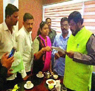 Problems at Karjat railway station | कर्जत रेल्वे स्थानकात समस्या Problems at Karjat railway station | कर्जत रेल्वे स्थानकात समस्या