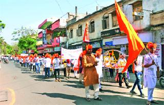 51 foot gudiya constructed in Devaliliga; Welcome to New Year | देवळालीगावात उभारली ५१ फूट गुढी; नववर्षानिमित्त स्वागतयात्रा