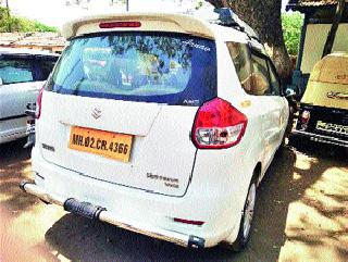 Alcohol abuse with half-young girls | अर्धनग्न तरुणींसह मद्यधुंदांचा धिंगाणा