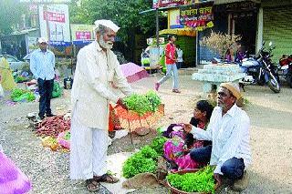 Due to the purchase of commodities? | शेतमाल खरेदीलाही आधार सक्ती? Due to the purchase of commodities? | शेतमाल खरेदीलाही आधार सक्ती?