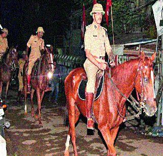 Police officers in Bangalore | बंगळुरूत घोडेस्वार पोलीस