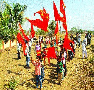 Social media coverage | सामाजिक संदेश देणारे चित्ररथ ठरले आकर्षण Social media coverage | सामाजिक संदेश देणारे चित्ररथ ठरले आकर्षण