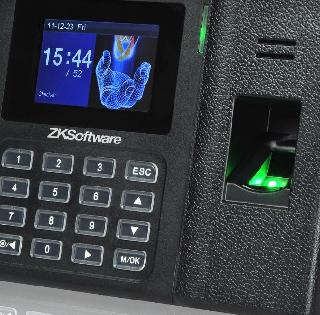 Sent the government officials lying in Goa | गोव्यात लेट येणा-या सरकारी अधिका-यांना पाठवले घरी Sent the government officials lying in Goa | गोव्यात लेट येणा-या सरकारी अधिका-यांना पाठवले घरी