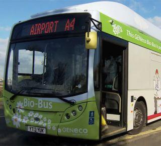 Kolkata's first biogas bus in the country, the rent is only one rupee | कोलकातामध्ये देशातील पहिली बायोगॅस बस, भाडं फक्त एक रुपया Kolkata's first biogas bus in the country, the rent is only one rupee | कोलकातामध्ये देशातील पहिली बायोगॅस बस, भाडं फक्त एक रुपया