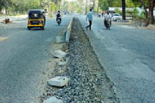 Work on the road to Maharajbag is incomplete | महाराजबाग रस्त्याचे काम अपूर्णच