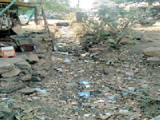 Nalla Bhuiyapat on the National Highway | राष्ट्रीय महामार्गावरील नाल्या भुईसपाट Nalla Bhuiyapat on the National Highway | राष्ट्रीय महामार्गावरील नाल्या भुईसपाट