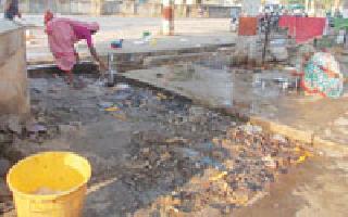 Cleanliness in the general hospital | सामान्य रूग्णालयात स्वच्छतेचा बोजवारा Cleanliness in the general hospital | सामान्य रूग्णालयात स्वच्छतेचा बोजवारा