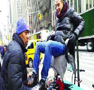 The product of the boot polish is Rs. 18 million | बूट पॉलिश करणाऱ्याचे उत्पन्न महिना १८ लाख The product of the boot polish is Rs. 18 million | बूट पॉलिश करणाऱ्याचे उत्पन्न महिना १८ लाख