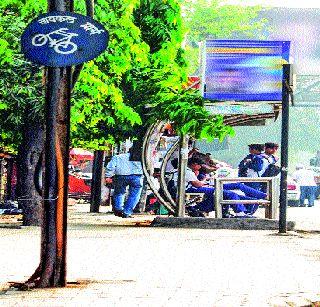 The fee charged by the Puneers for parking | पुणेकरांना पार्किंगसाठी मोजावे लागणार शुल्क The fee charged by the Puneers for parking | पुणेकरांना पार्किंगसाठी मोजावे लागणार शुल्क