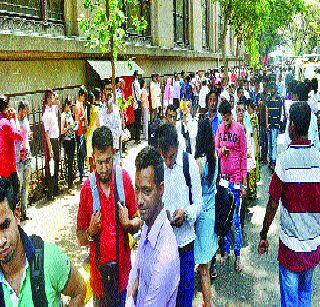 In the outline of the RBI Range | आरबीआयबाहेरील रांगा संपेनात In the outline of the RBI Range | आरबीआयबाहेरील रांगा संपेनात