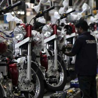 In Nagpur, customers are selling Diwali, 3 thousand bikes and 100 cars | नागपुरात ग्राहकांची दिवाळी, ३ हजार दुचाकी तर १०० कारची हातोहात विक्री