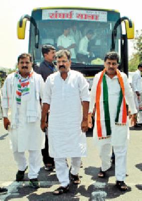 End before the internal conflict! | अंतर्गत संघर्ष आधी संपवा!