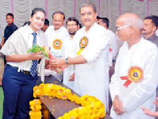 Ask the people's representatives for a job | सरकारच्या लोकप्रतिनिधींना जाब विचारा Ask the people's representatives for a job | सरकारच्या लोकप्रतिनिधींना जाब विचारा