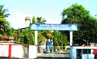 The crowd for recovery of Vasantdada factories | वसंतदादा कारखान्याच्या दारी देणेकऱ्यांची वसुलीसाठी गर्दी The crowd for recovery of Vasantdada factories | वसंतदादा कारखान्याच्या दारी देणेकऱ्यांची वसुलीसाठी गर्दी