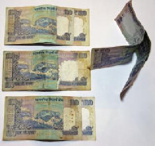 Such 'bundal' remarks of the notes | नोटांची अशीही ‘बंडल’बाजी