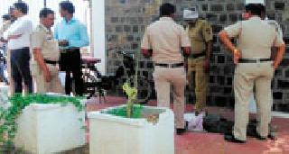 Rabies suspects, corded arms | रेबीजचा संशय, दोरखंडाने बांधले हातपाय